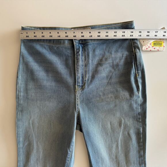 Free People NWT Float On Extreme Flare Bermondsey Blue Wash Jeans 29 waist - Picture 9 of 11